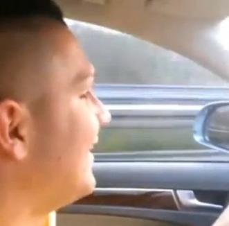 Un tânăr s-a filmat conducând cu 240 km/h pe Autostrada Transilvania (VIDEO)